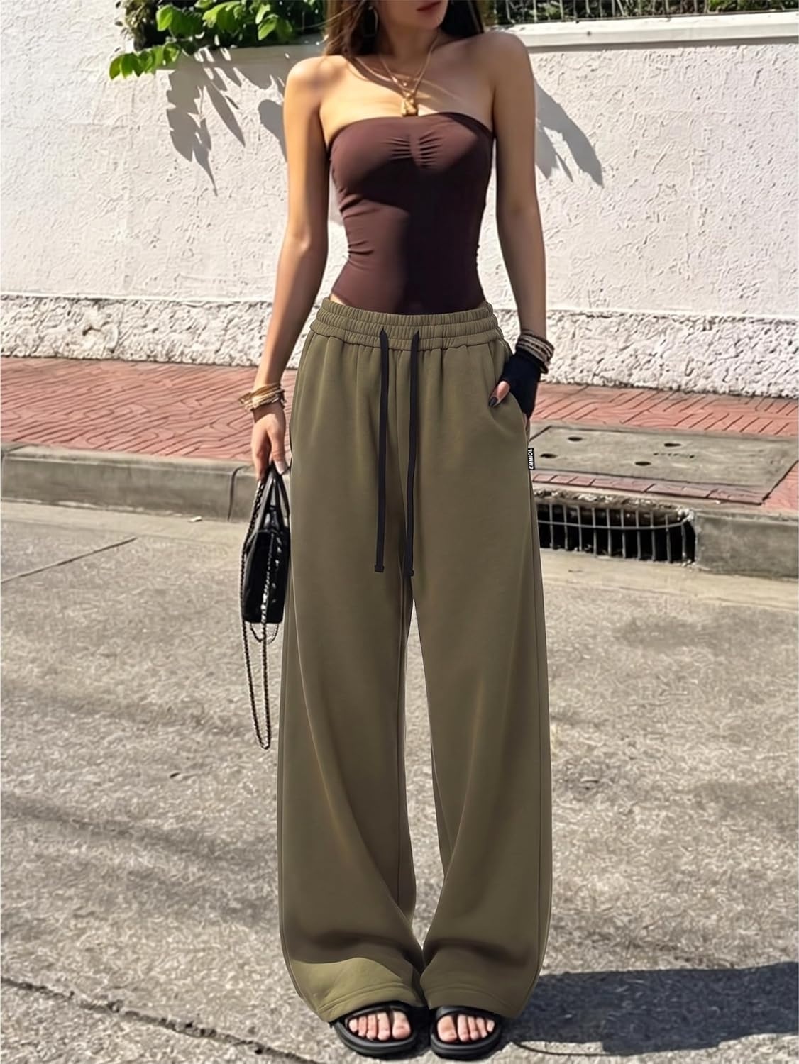 image:imageEMMIOL Barrel Sweatpants for Women Baggy High Waisted Y2K Barrel Leg Joggers with Contrast Side Panels and PocketsBottle Green