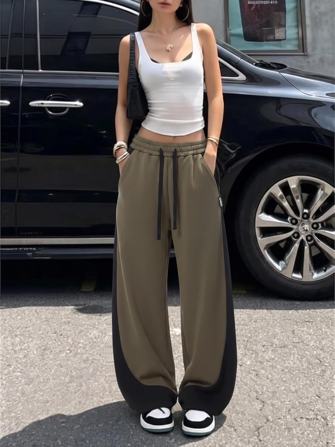 image:imageEMMIOL Barrel Sweatpants for Women Baggy High Waisted Y2K Barrel Leg Joggers with Contrast Side Panels and PocketsGreen